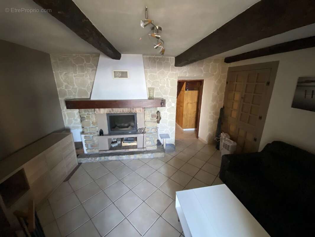 Appartement à BERRE-LES-ALPES