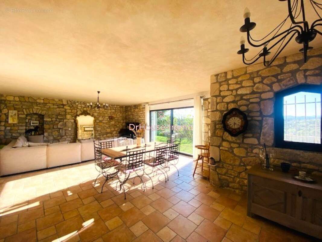 Maison à VEZENOBRES