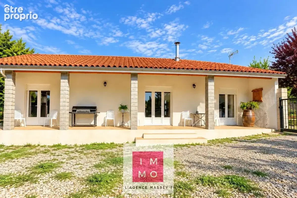 Rare à la campagne : plain-pied, 1,6 ha de prairies et vue sur les Pyrénées + 300m² dépendances - photo 4