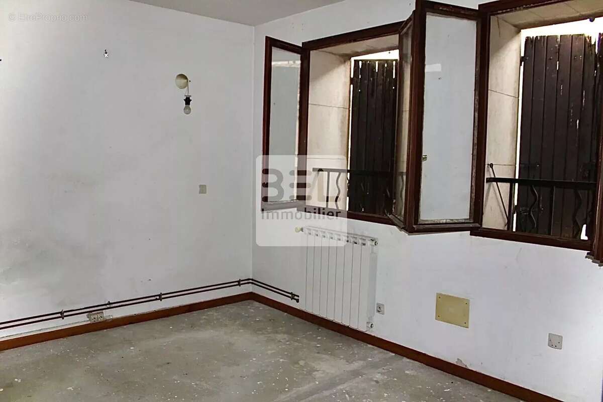 Appartement à LAUDUN-L'ARDOISE