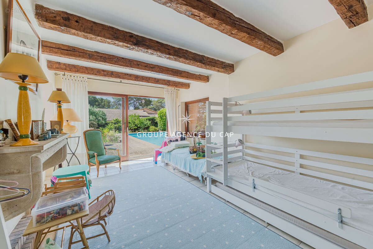 Villa familiale avec piscine à quelques pas de la mer et du centre de boulouris - photo 7