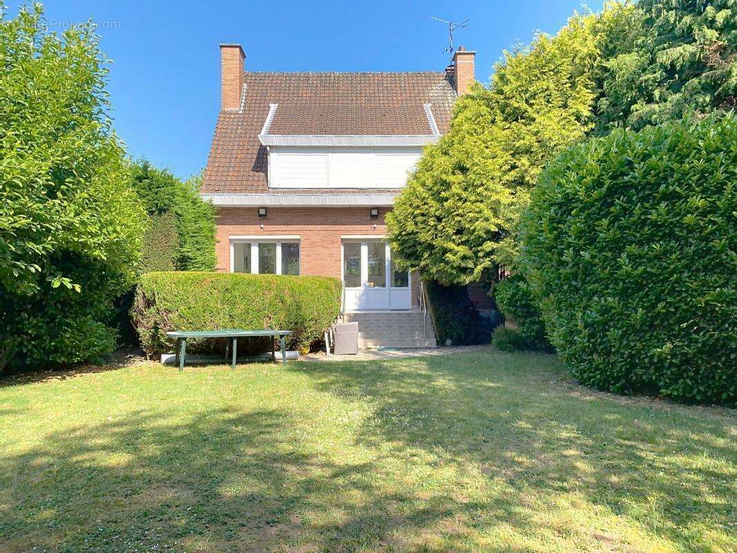 Maison à LA CHAPELLE-D&#039;ARMENTIERES