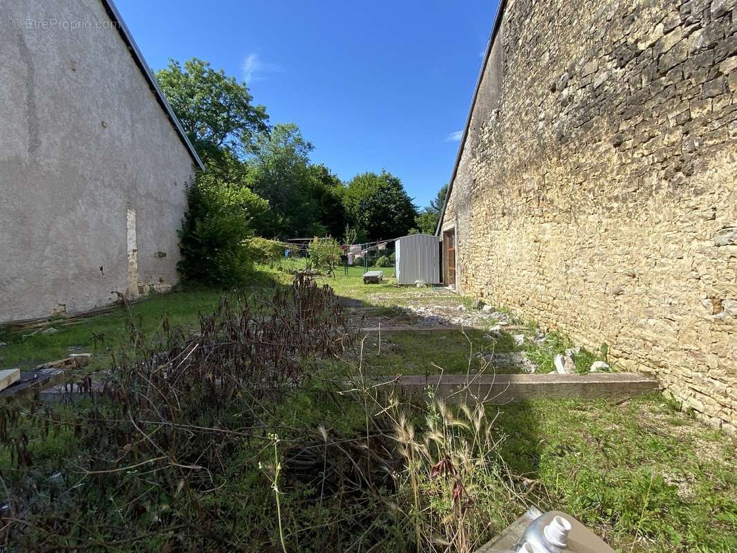 Maison à VERNOIS-SUR-MANCE
