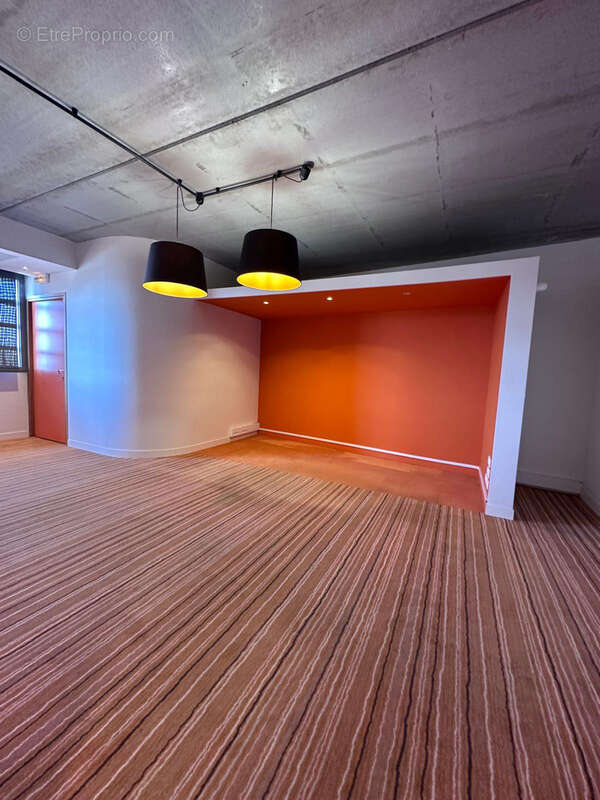 Espace Affaires Premium : Bureaux de plus de 200m2 + stationnements. - photo 5