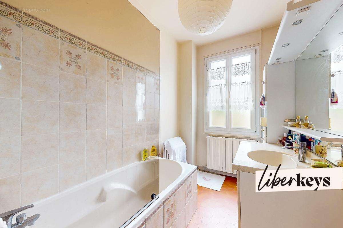 Maison de caractère 200m² avec jardin, sous-sol et garage à LIvry-Gargan (93190) - photo 11