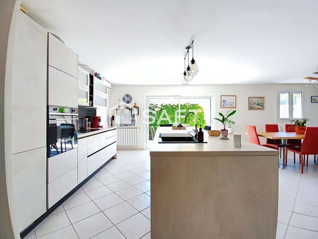 Maison 118 m² à Caissargues  - photo 4