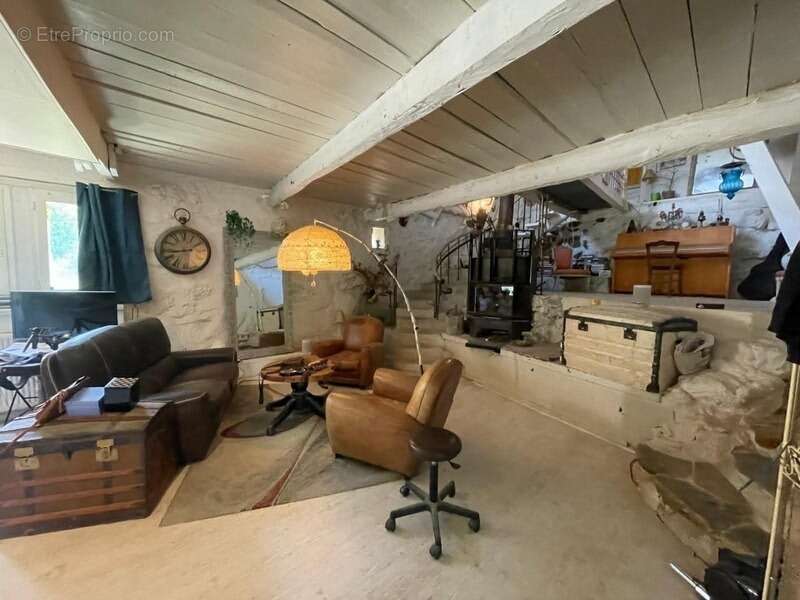 Propriété en pierres avec 2 maisons et 3 hectares de terrain – La Piarre (05) - photo 2