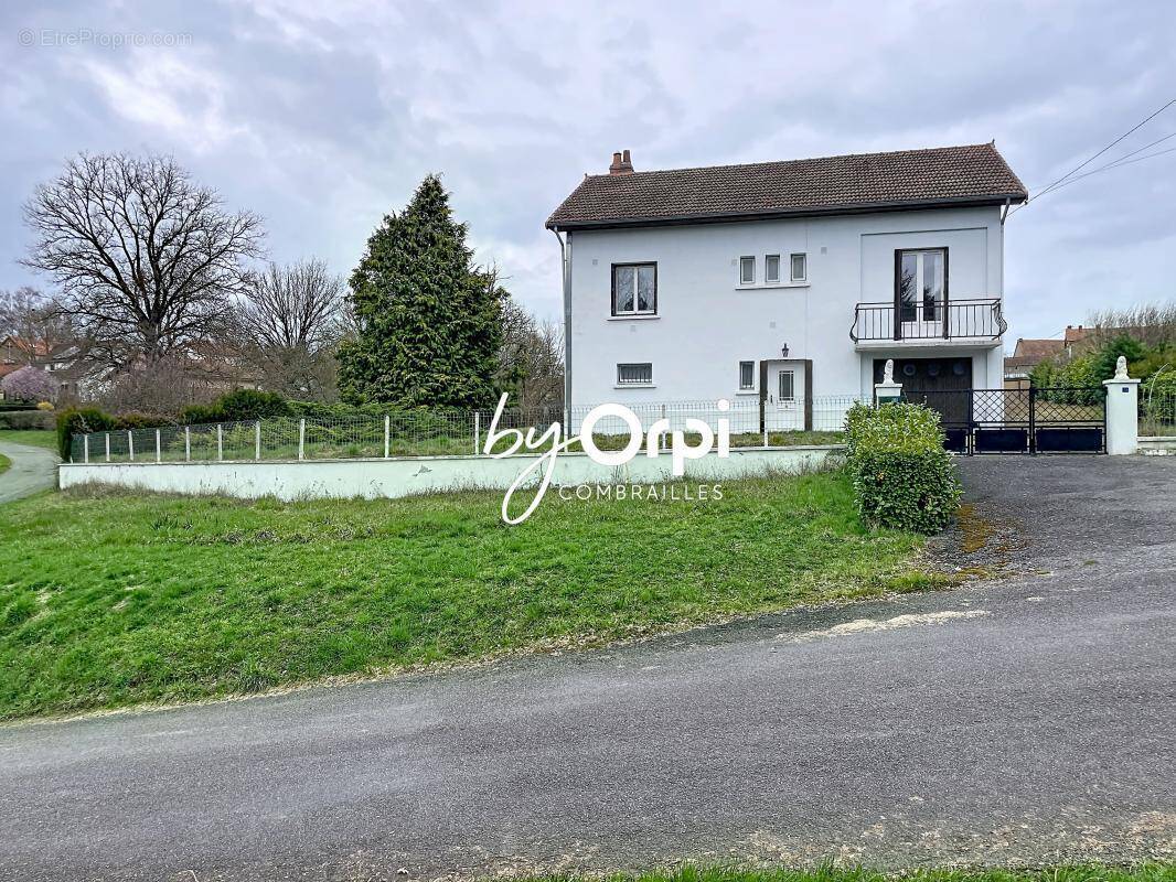 Maison à SAINT-ELOY-LES-MINES