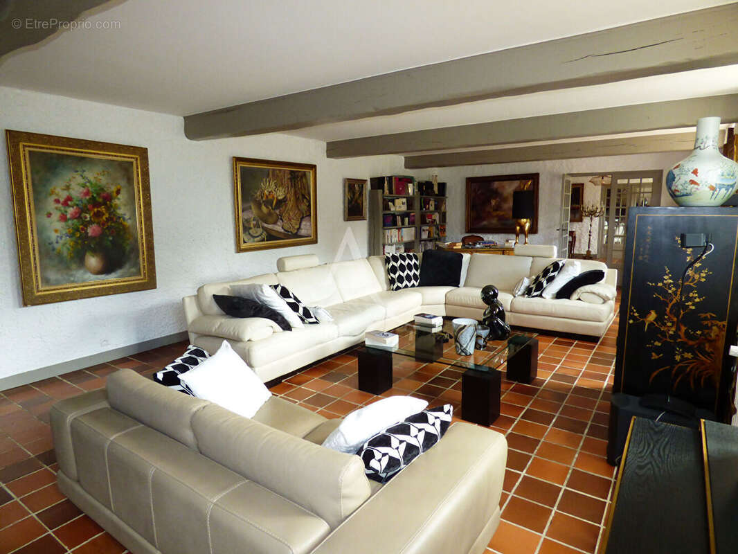 Maison à MONTBARROIS