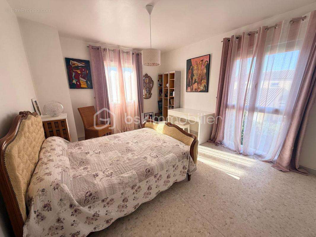 Maison de ville d’environ 178 m² sur une parcelle de 400 m² – Balaruc-les-Bains - photo 6