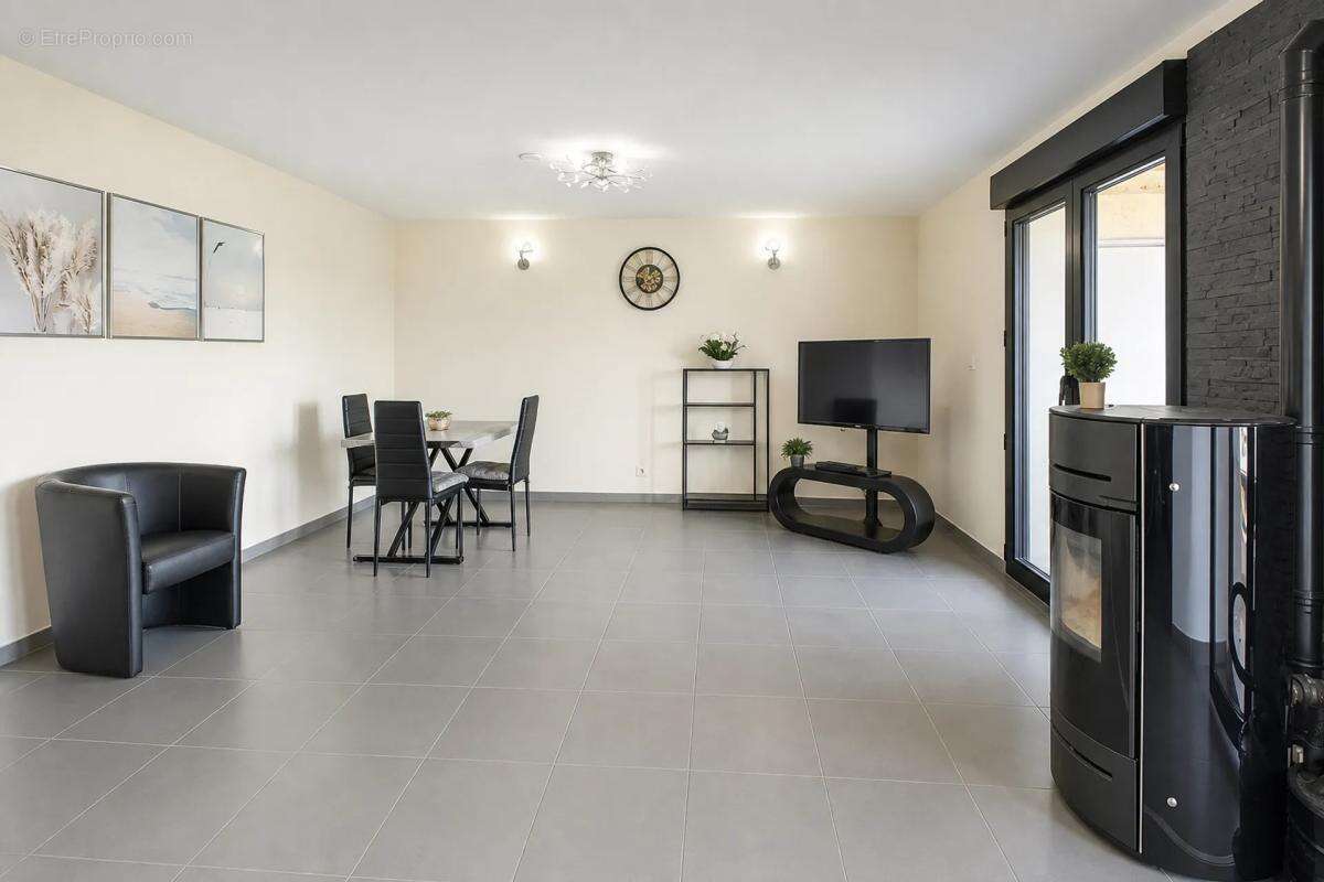 Maison de 9 pièces de 225 m² située à Chaligny - photo 7