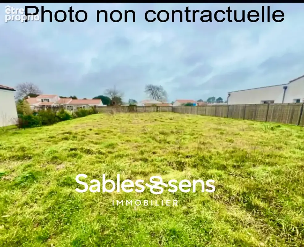 Terrain à LONGEVILLE-SUR-MER