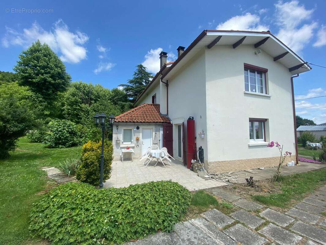 Maison 180 m² à Barbazan  - photo 3
