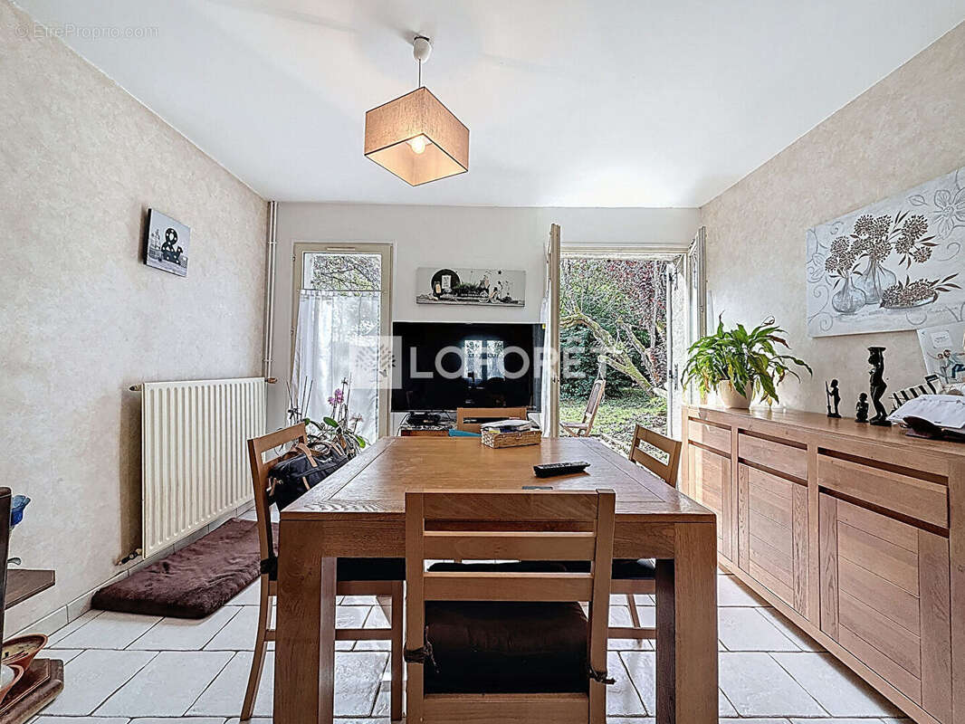 Maison à LA CHAUSSEE-SAINT-VICTOR