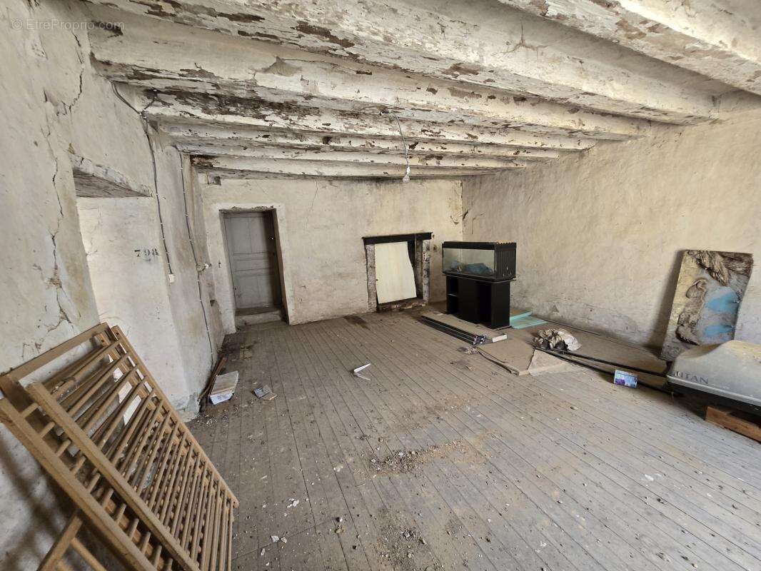 Parking à AUVERS-LE-HAMON