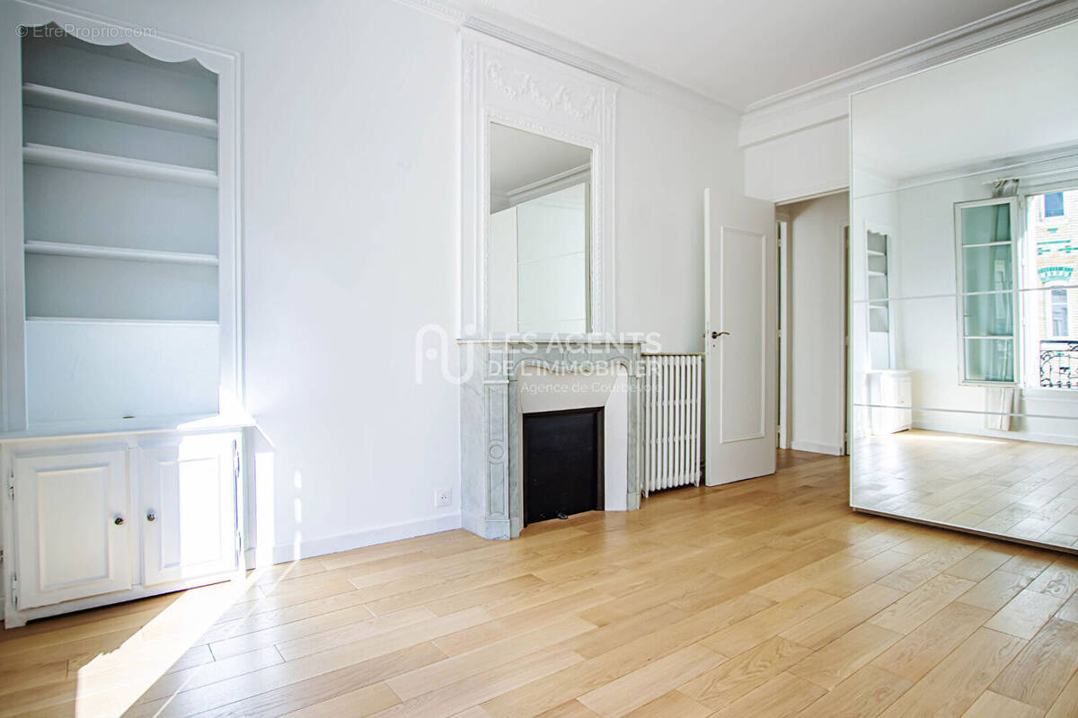 Appartement à COURBEVOIE