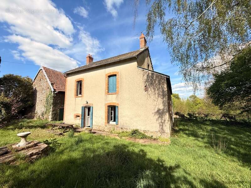 Maison à LA CELLE-DUNOISE