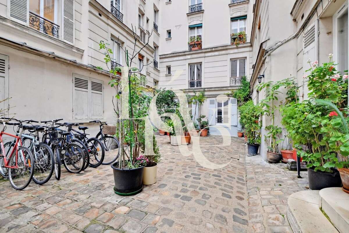 Appartement à PARIS-14E