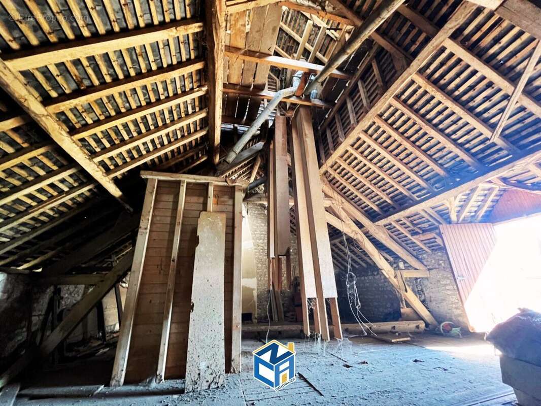 Maison à LA TOUR-SAINT-GELIN