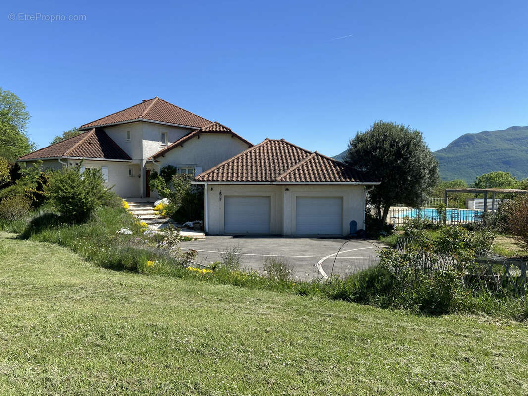 Maison à YENNE