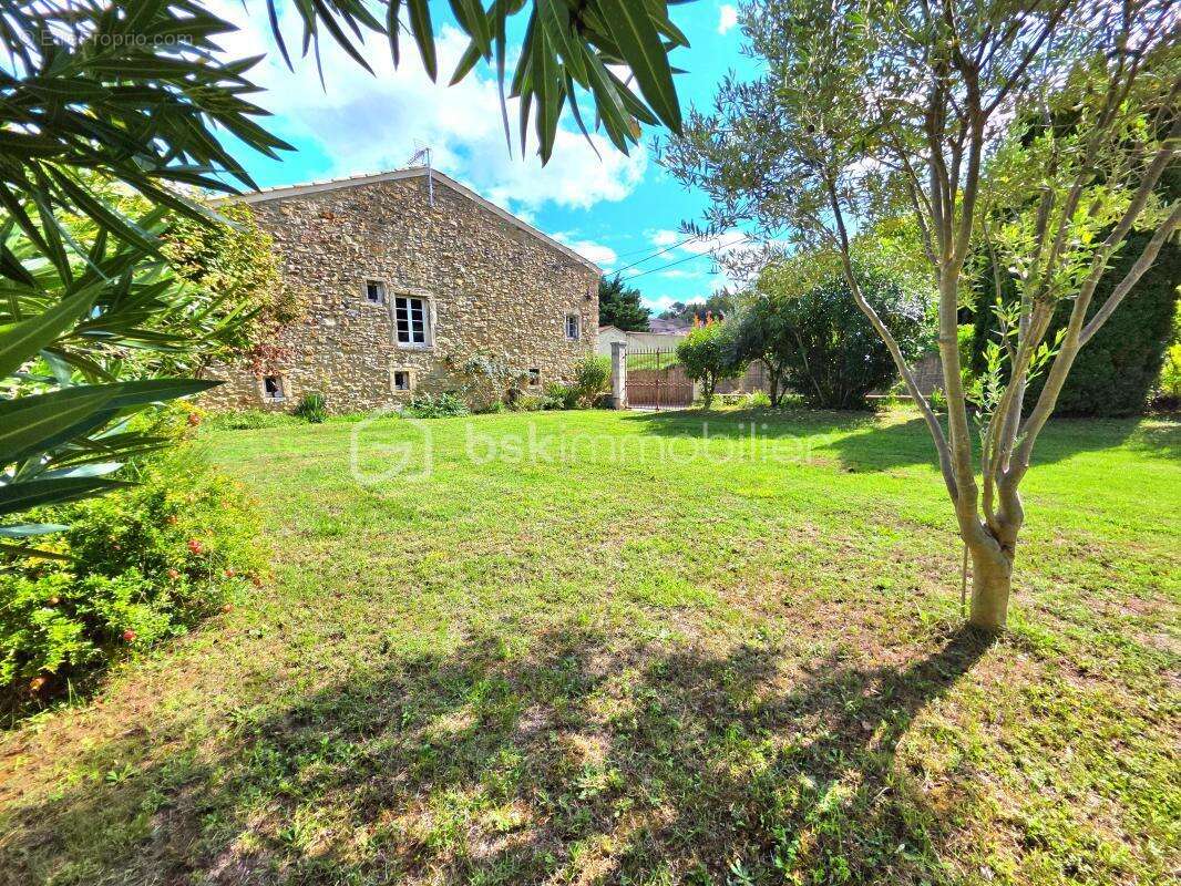 Maison à SAINT-JULIEN-DE-PEYROLAS