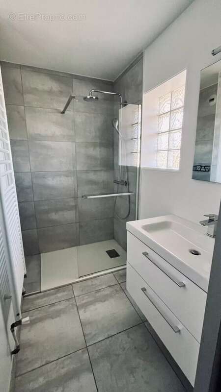 Appartement à VALLAURIS