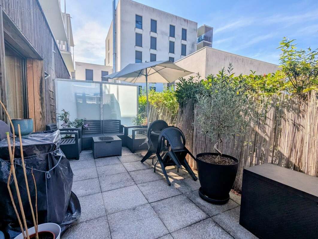 Appartement à BEAUZELLE