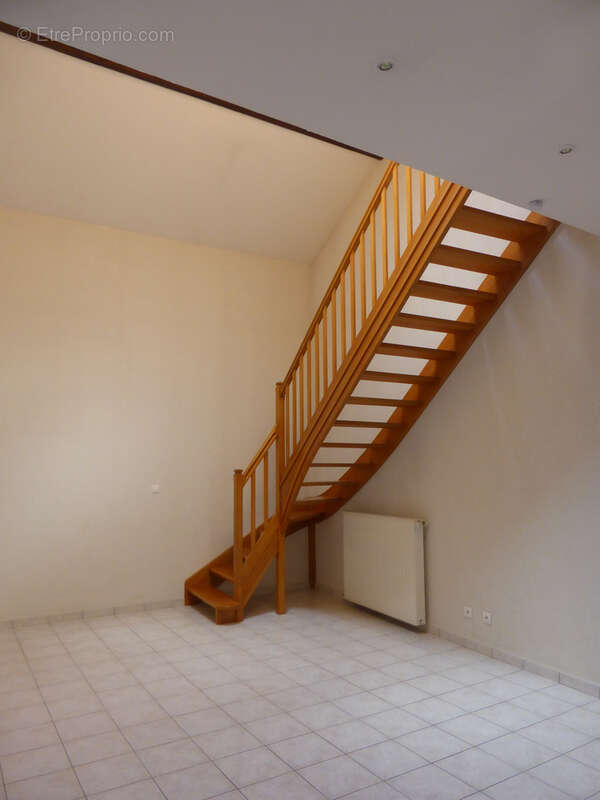 Appartement à LAY-SAINT-CHRISTOPHE