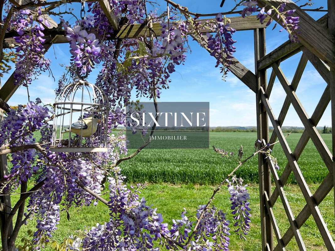 Maison à AUBERIVES-SUR-VAREZE