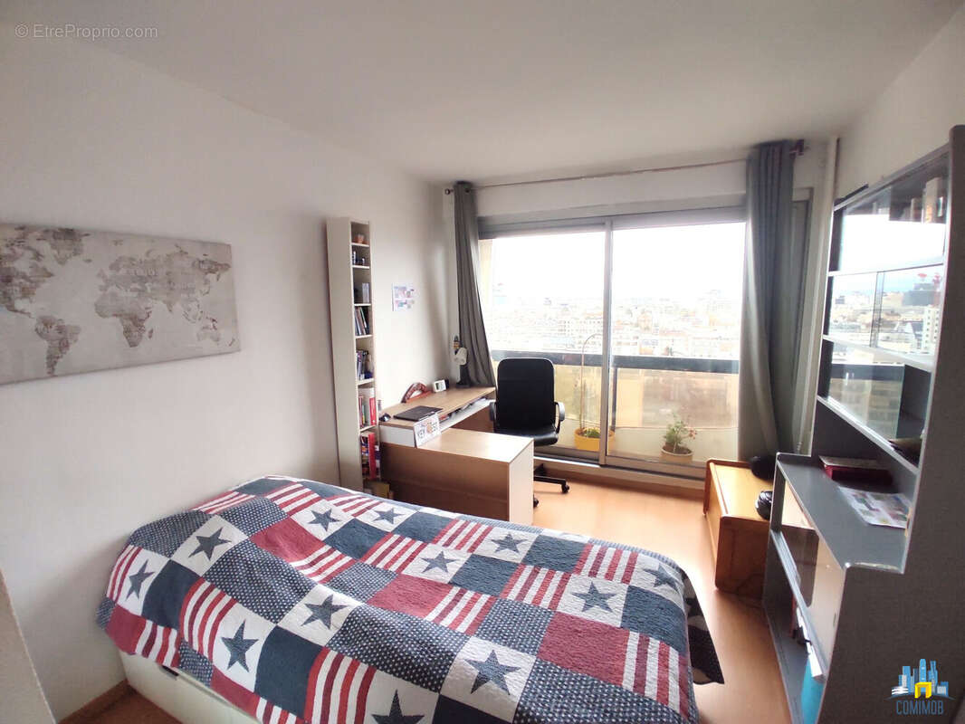 Appartement à COURBEVOIE