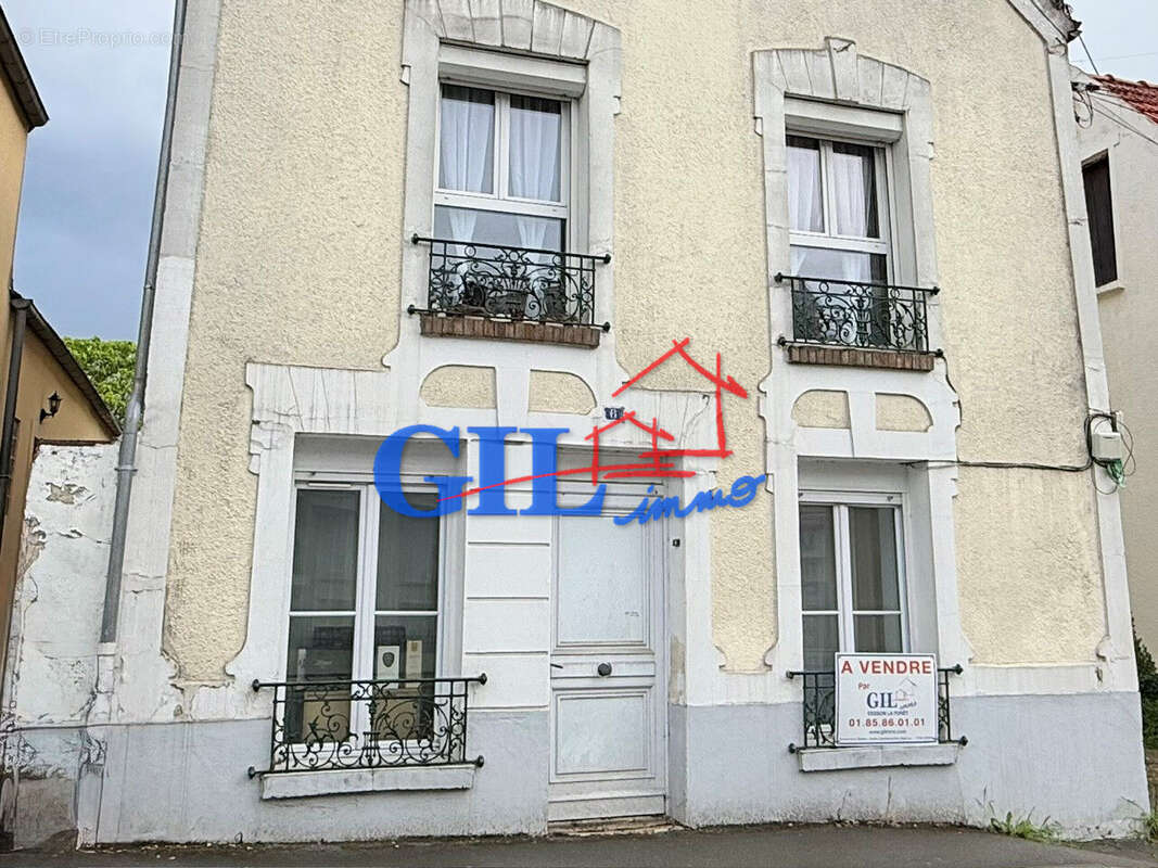 Appartement à COMBS-LA-VILLE