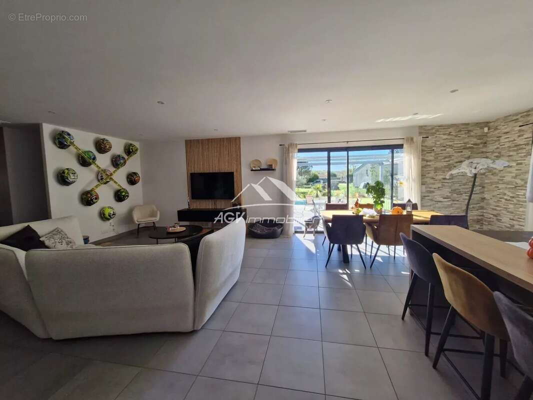 Maison à ALLEGRE-LES-FUMADES