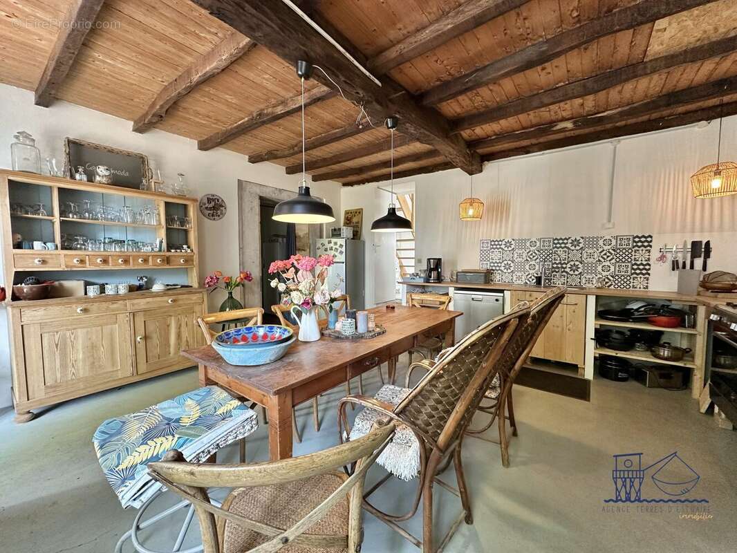 Maison à SAINT-MARTIAL-DE-MIRAMBEAU