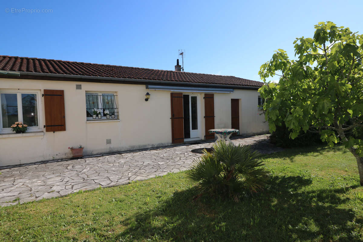 Maison à SAINTES
