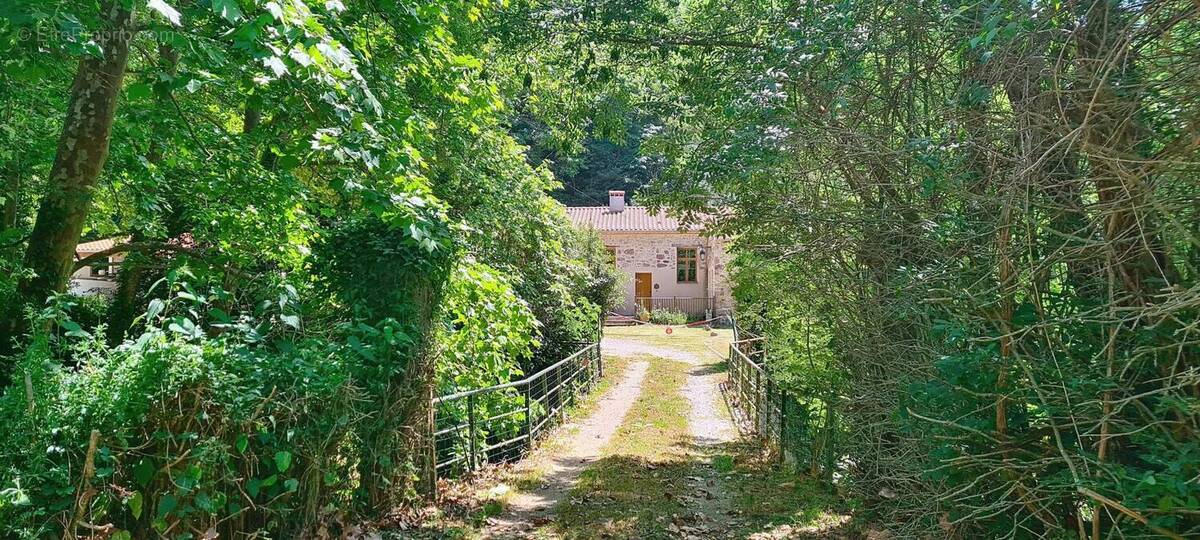 Photo 1 - Maison à SAINT-LAURENT-DE-CERDANS