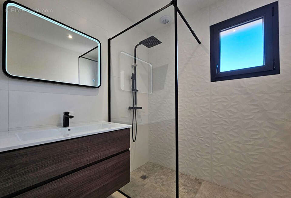 Maison à SAINT-DONAT-SUR-L&#039;HERBASSE