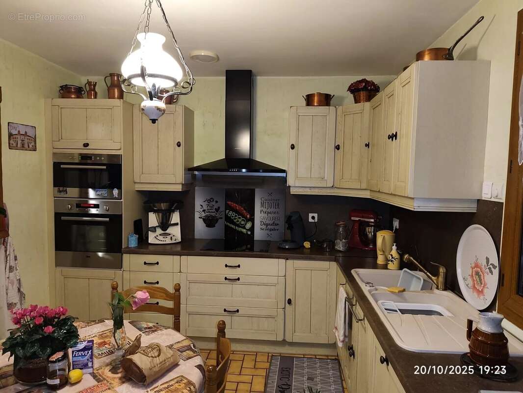 Maison à LEGUILLAC-DE-L&#039;AUCHE