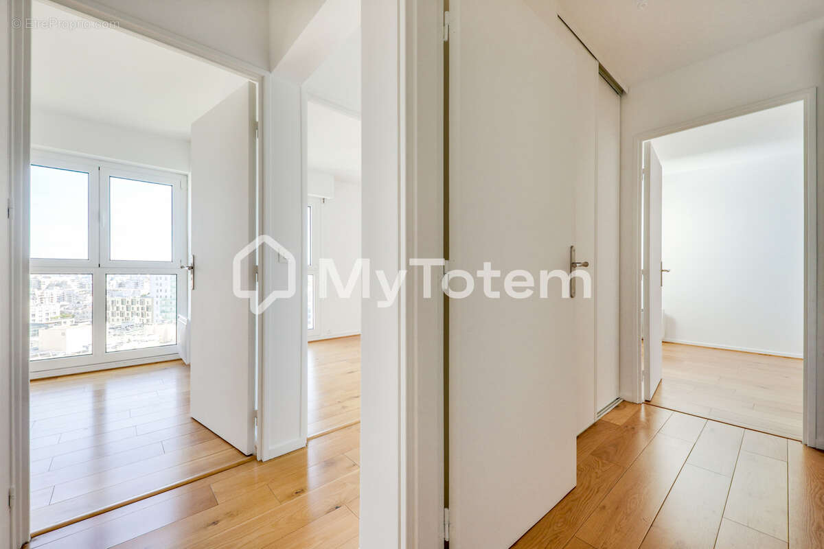 Appartement à COURBEVOIE