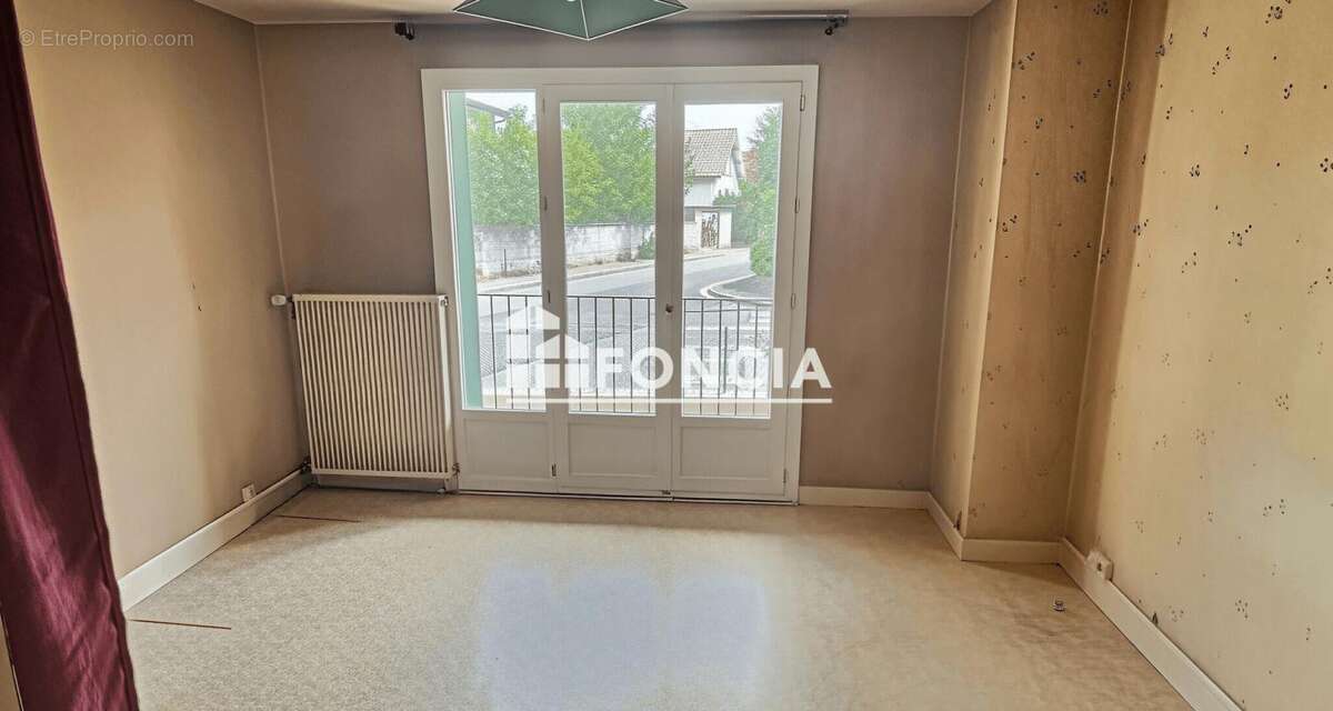 Valence – rue de la luire – t3 traversant 58,60 m² – balcon - cave - quartier résidentiel apprécié - photo 4