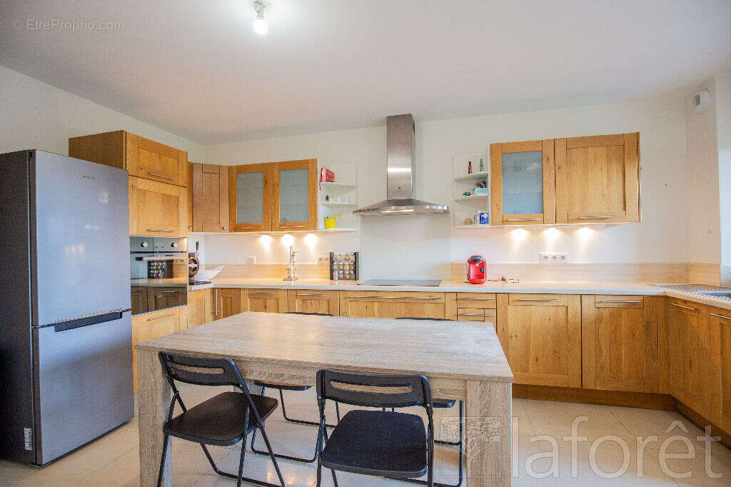 Appartement à POISY