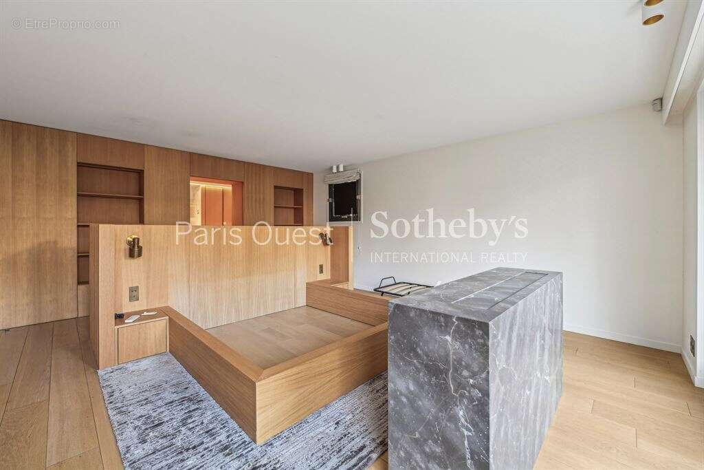 Appartement à NEUILLY-SUR-SEINE