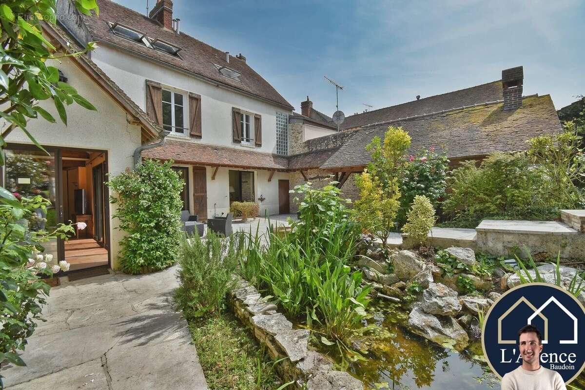 Maison à MONDONVILLE-SAINT-JEAN