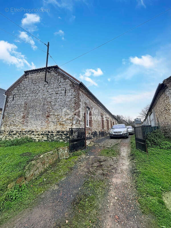 Maison à PUISIEUX-ET-CLANLIEU