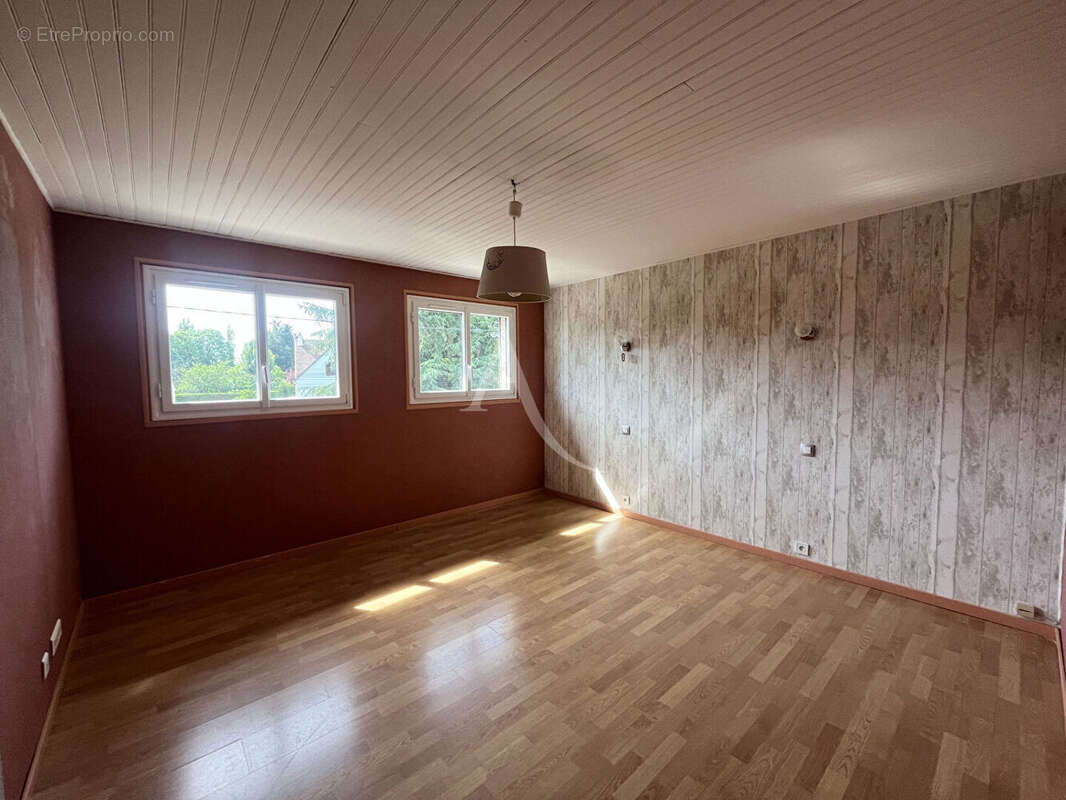 Maison familiale sur sous-sol total - Proche DOURDAN/ETAMPES/ ANGERVILLE - 7 pièces 158m2 - photo 9