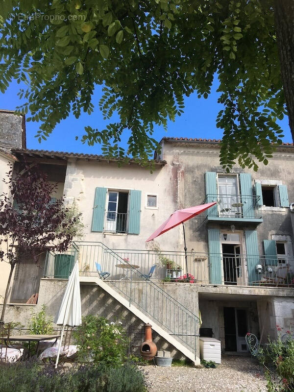 Maison à LUSIGNAC