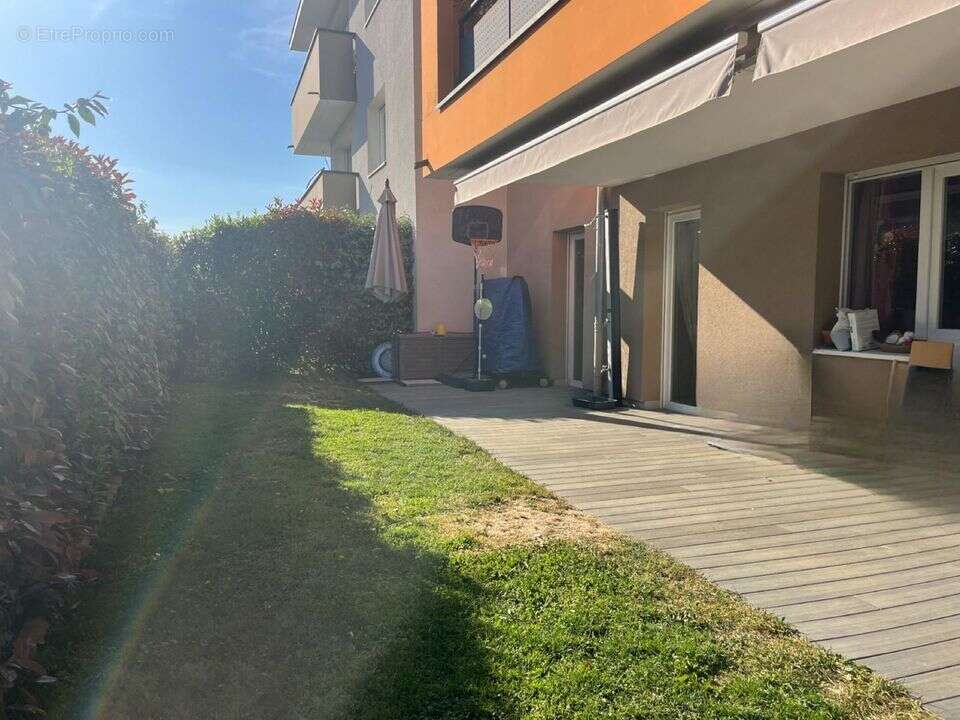 proche commodités , jardin plein sud, frontiere 10 min 