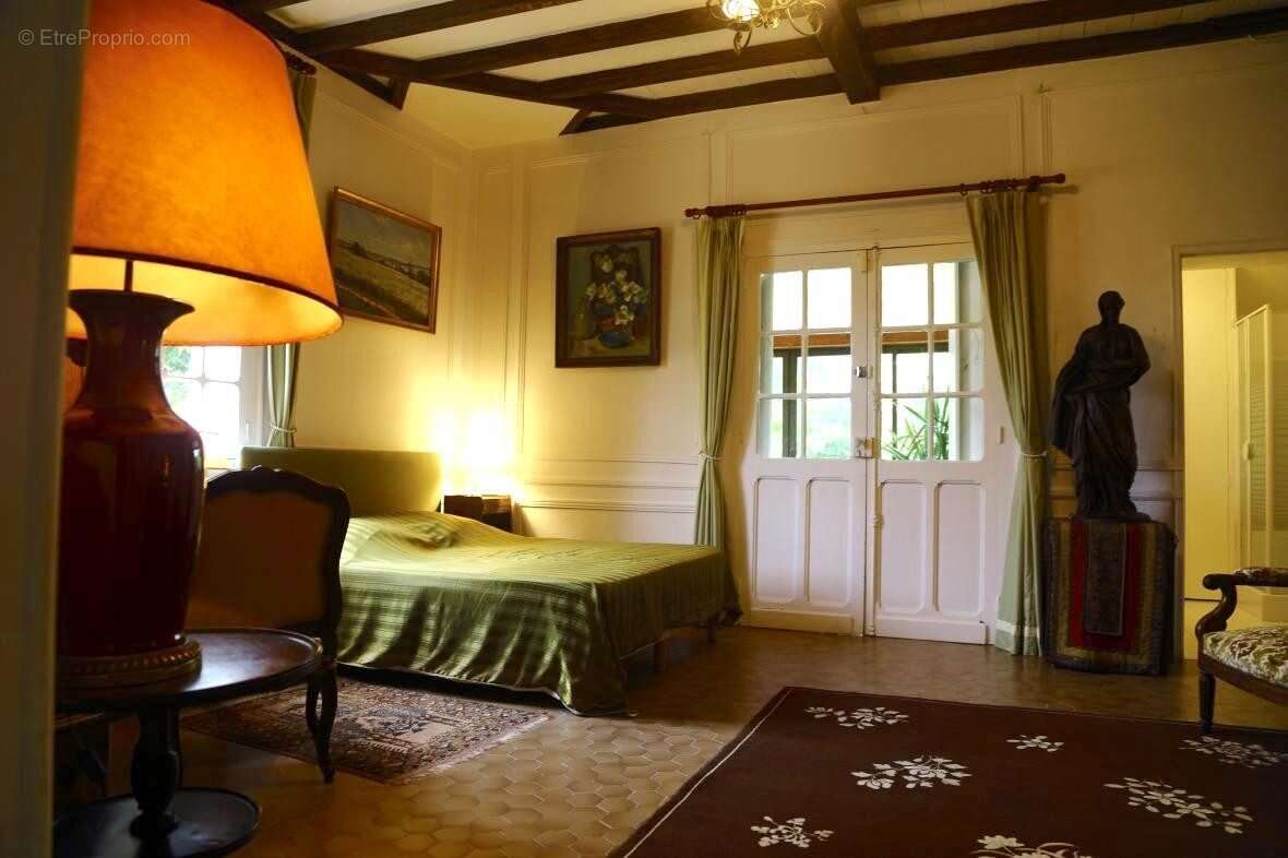 Maison à EGLISE-NEUVE-D&#039;ISSAC