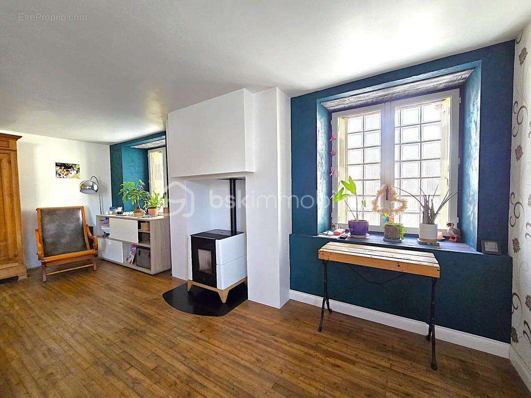 Maison à BOURG-DES-COMPTES