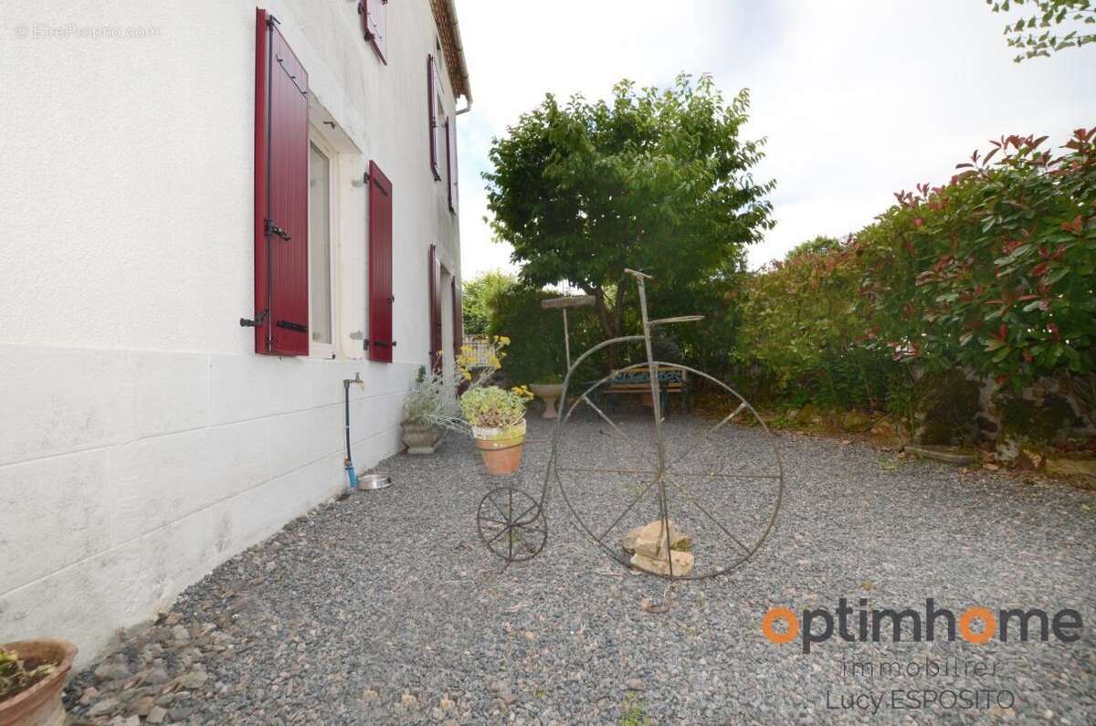  Spacieuse maison de campagne aux multiples possibilités – Saint-Christophe, Charente  - photo 33