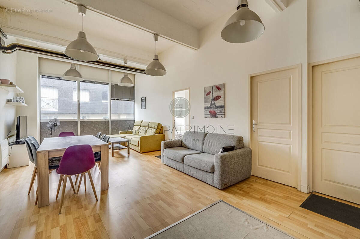 Appartement à LES LILAS